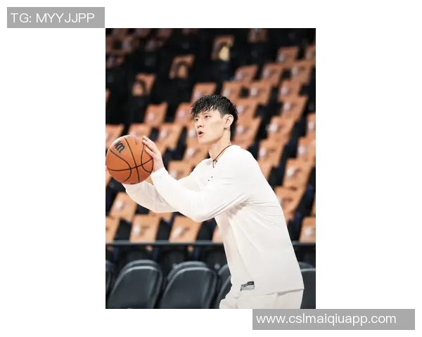 篮网17人轮换大胜40分曾凡博首秀机会依然渺茫