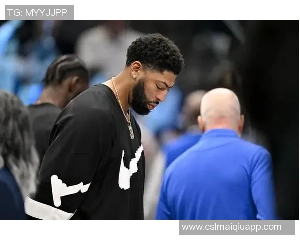 浓眉出战24分钟表现平平12分4板1助正负值惨淡24