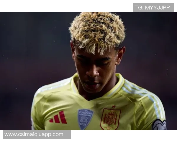 亚马尔尽管耻骨伤病未愈仍坚持训练展现顽强斗志