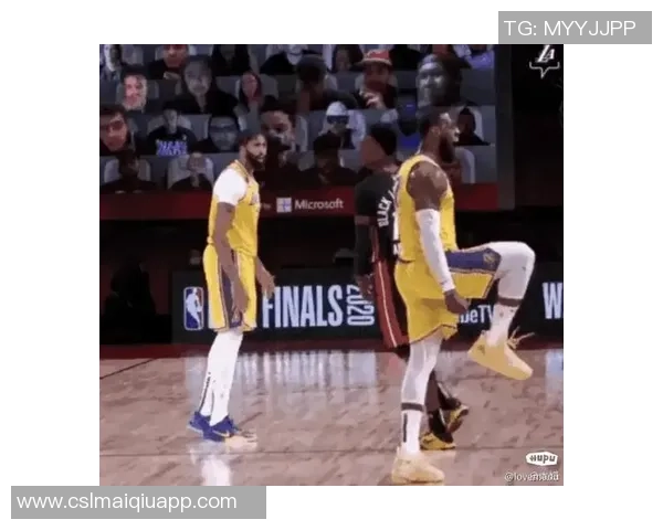 浓眉用表情包回应热议引发网友热讨论究竟什么意思